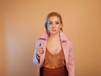 Тоня Матвиенко презентовала песню-воспоминание “Не відповідай“