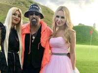 Дима Коляденко отправился искать девушку своей мечты на гольф-поле в новом клипе "ТУМБАЛА Є"