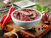 Заготовки на зиму: абхазская аджика с орехами