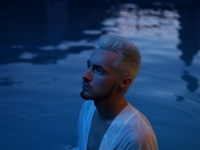 Холод, агрессия и обнаженные девушки: Финалист "Голоса Країни" выпустил мистический клип