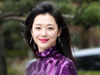 Корейская поп-звезда 25-летняя Солли покончила с собой - СМИ