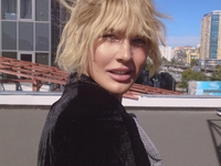 Певица-трансгендер Зианджа поразила ярким имиджем и цветом волос