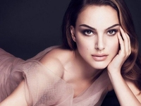 Натали Портман поделилась идеями костюма на Хэллоуин