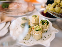 Роллы из блинчиков по-украински с сельдью и красной рыбой