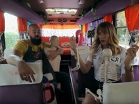 Леся Никитюк подвезла мужчину со скелетом и сломала ему руку