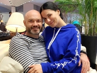 Маша Ефросинина показала нежные поцелуи с мужем - видео