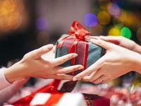 Что подарить родителям на Новый год? ТОП-5 универсальных вариантов