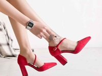 Лучше Золушки: ТОП-7 самых стильных пар обуви для Нового года 2020