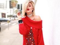 Домашний праздник: ТОП-7 свитеров для уютной встречи Нового 2020 года