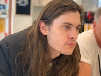 Актер "Американской истории" ужасов умер в возрасте 27 лет