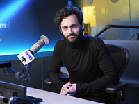 Звезда сериала "Ты" Пенн Бэджли впервые станет отцом