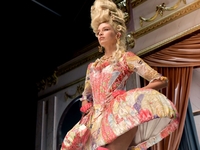 Фэшн-революция: Все тренды осенне-зимней коллекции Moschino 2020/21