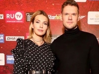 Антонина Паперная впервые показала лицо 2-летней дочери