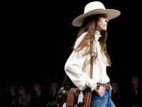 Неделя моды в Париже: Коллекции Celine и Valentino