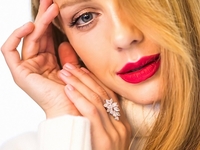 На кого похожа?: В Сеть попало детское фото Тины Кароль с семьей