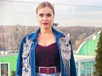 Слава Каминская с дочкой показали образы из подушек - фото