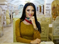 "На кого больше похожа?": Вика из "НеАнгелов" показала редкие фото своих бабушек