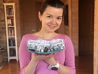 "Писанки hand-made": Маричка Падалко с дочками похвастались техникой росписи