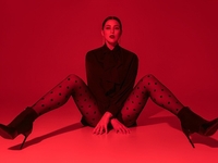 Развратная принцесса Лея?: MARUV показала фото в шелке и коже