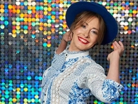 Елена Кравец показала, как выглядела в 11 классе