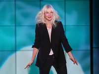 Певица Sia заявила, что усыновила двух 18-летних парней