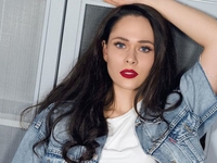 Солистка "The Hardkiss" Юлия Санина показала подросшего сына