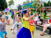 Пьяные операторы: кто контактирует с вашими детьми в парке развлечений