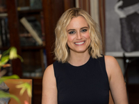 Актриса сериала "Оранжевый - хит сезона" Тейлор Шиллинг совершила каминг-аут