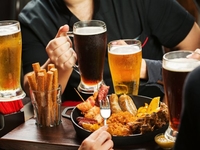 Дешевое пиво вместо крафтового: как разоблачить обман бармена