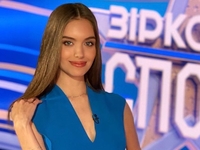 "Умничка и красавица!": Жена Комарова восхитила новым селфи
