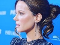 Кейт Бекинсейл обвинили в отношениях с молодыми парнями