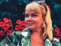"Было настроение": Модель с 13-м размером груди показала бюст крупным планом