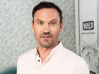 Брайану Остину Грину приписывают роман сразу с двумя девушками