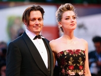 Джонни Депп обвинил Эмбер Херд в романе с известным актером