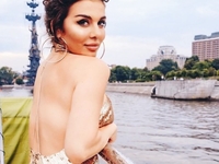 В красном бикини: Седокова показала фигуру без фотошопа