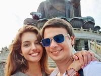 "Голливуд": Комаров с супругой очаровали публику стильными нарядами