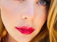 "Платье странное": Тина Кароль засветила грудь в откровенном наряде