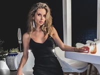 Светлана Лобода похвасталась точеной фигурой в бикини