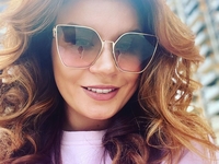 "Девушка-мечта": Супруга Монатика очаровала Сеть ярким нарядом