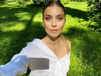 "Конфетка какая": 19-летняя внучка Ротару сверкнула трендовым бельем