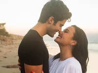 Деми Ловато объявила о помолвке с актером Максом Эрихом