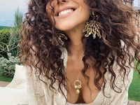 Настя Каменских показала фигуру в купальнике