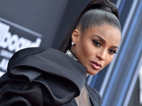 Певица Сиара в третий раз стала мамой