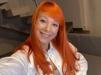 Счастливая TARABAROVA станцевала в свой день рождения