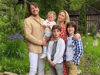 "Вывез семью на Мальдивы": Притула поделился счастливым фото с женой и дочерью