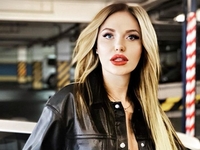 Слава Каминская похвасталась аппетитными формами в купальнике