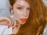 Известная фешн-фотограф засветила грудь в пикантном наряде