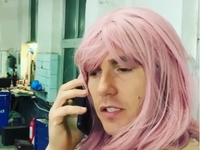 "Платить ни за что не буду": Остапчука в женском образе обслужили на СТО