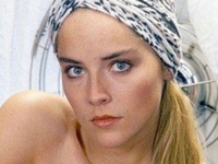 Шэрон Стоун с макияжем и без: Как выглядит 62-летняя звезда "Основного инстинкта"