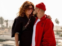 "Сильно красивая": MONATIK показал снимок жены с отдыха в Одессе